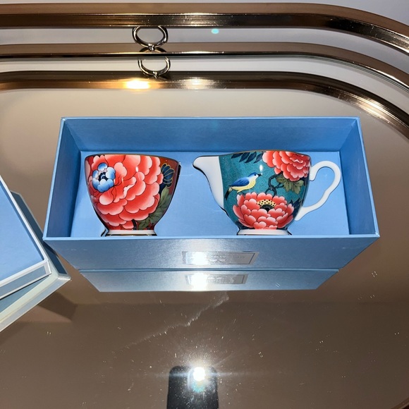 Wedgewood Fine China sugar bowl and creamer set - Picture 2 of 9